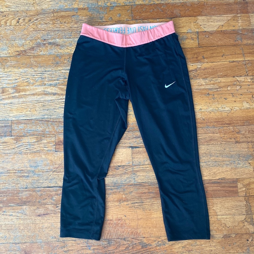 Womens Nike Dri-Fit Black Capri size Medium